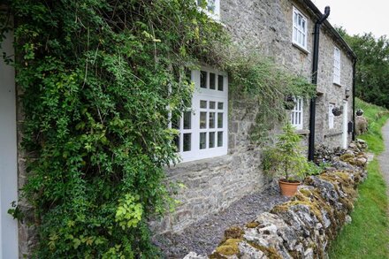 Bankside Cottage Milldale 'The Perfect Escape' Explore from the cottage door.