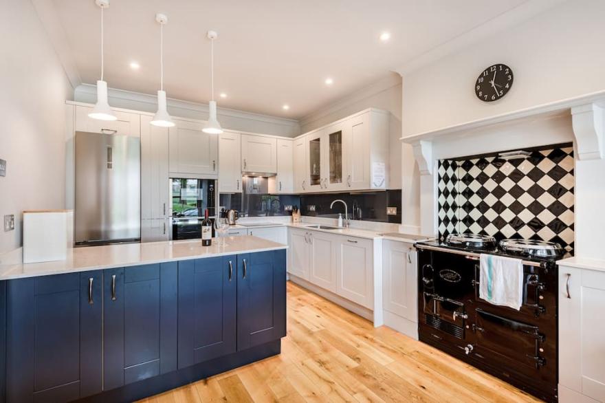 HILLTOP AT HAWKSHEAD HILL, family friendly in Hawkshead
