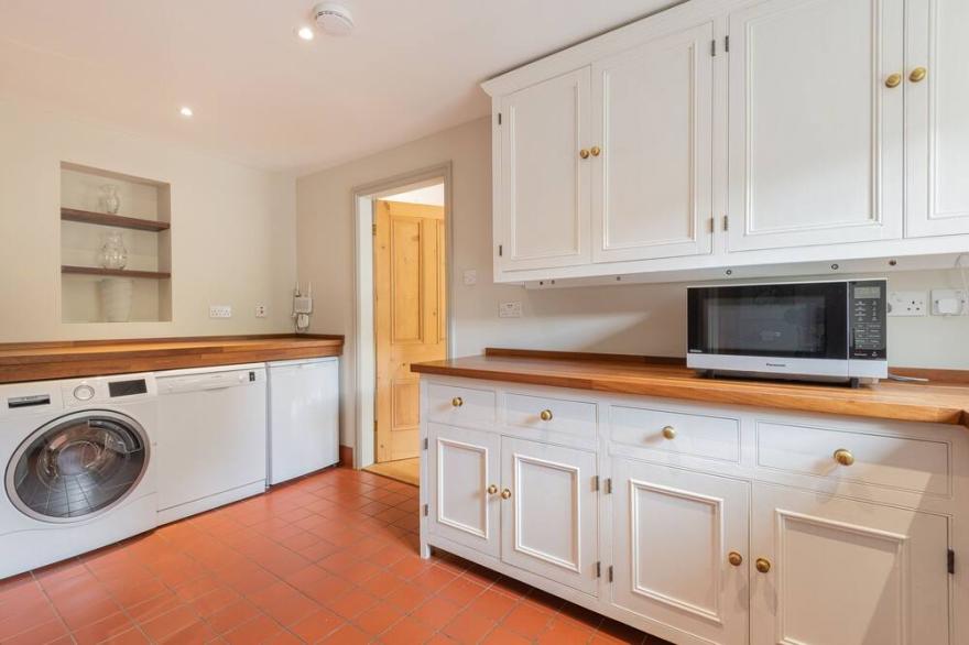 HILLTOP AT HAWKSHEAD HILL, family friendly in Hawkshead