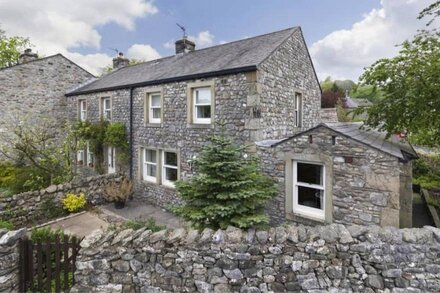 Charming stone cottage in Stainforth, Settle within the Yorkshire Dales