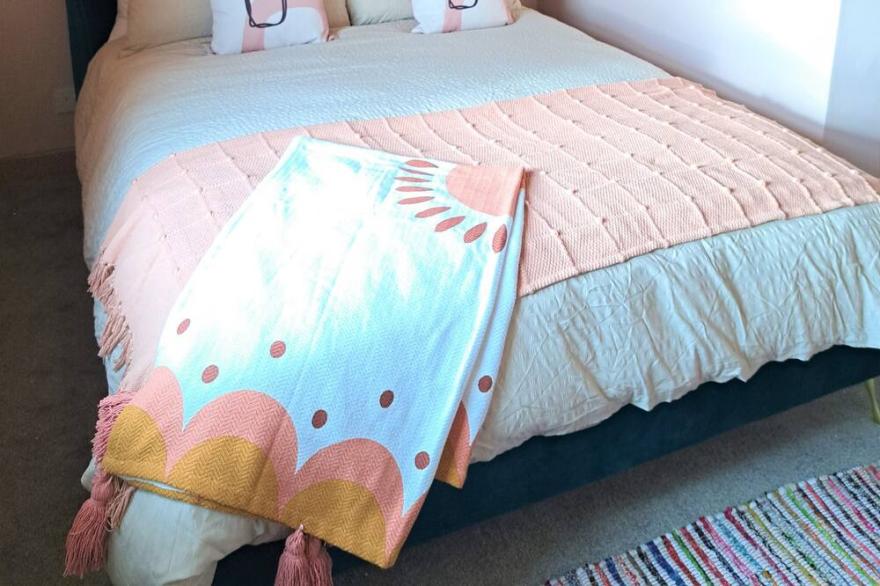 Bottoms Cottage - a colourful country retreat