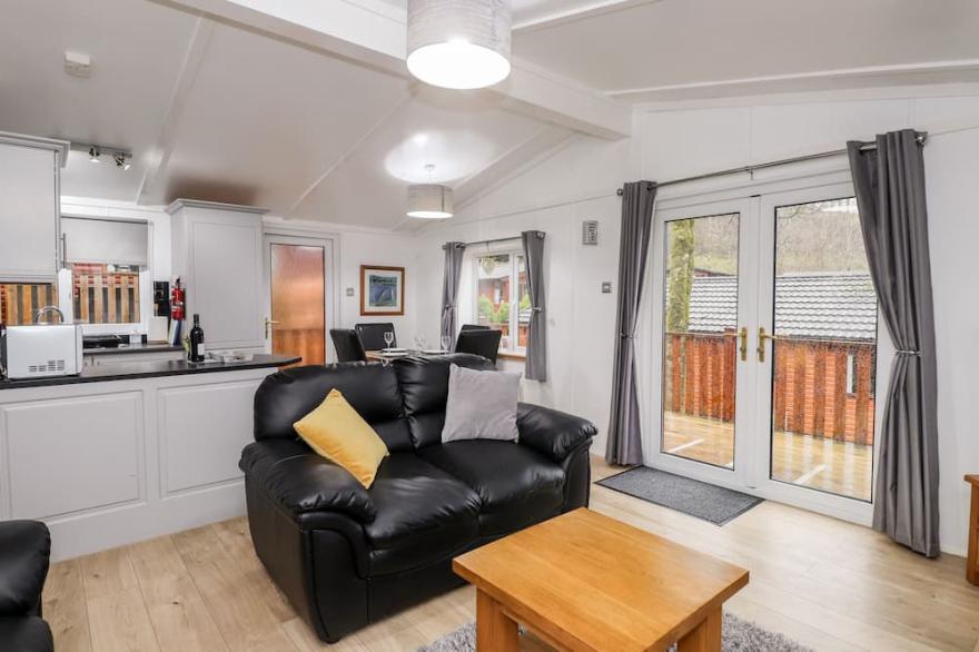 LAVENDER LODGE, pet friendly, with a garden in Windermere