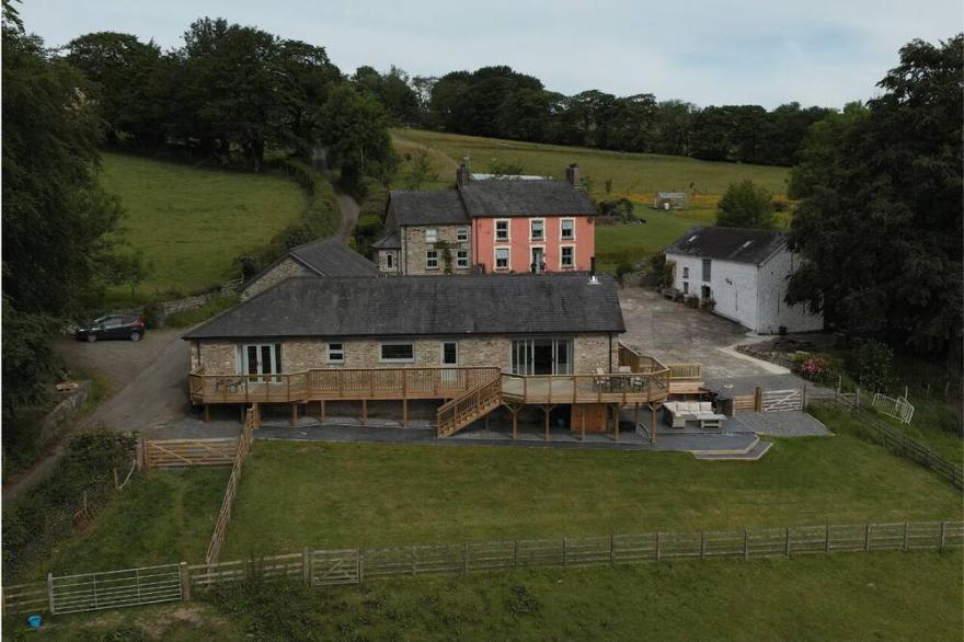 Stunning Holiday Home With Panoramic Views Across The Teifi Valley