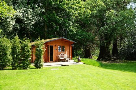 Punch Tree Cabins, Couples, Hot Tub Wood Burning