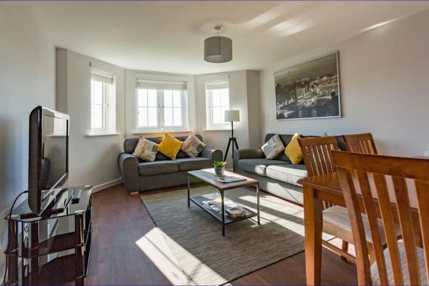 Spacious 2Bedroom 2Bathroom Apartment.Scenic Views
