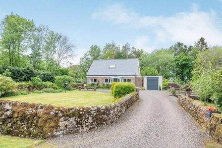 FALLA FARMHOUSE, family friendly, with open fire in Jedburgh