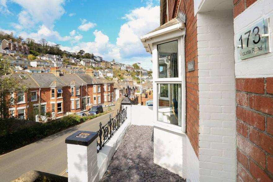 HILLSIDE, pet friendly, with open fire in Dartmouth