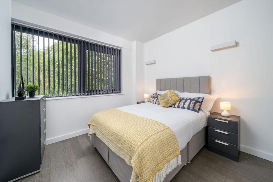 Premium 2 Bed Apartment - 20 mins from Luton