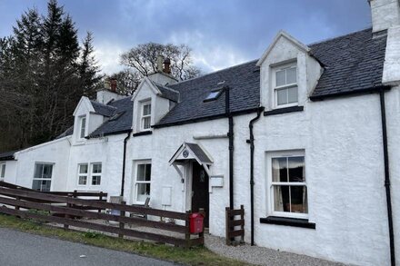 1 Keepers Cottage, Skeabost Bridge, Isle Of Skye