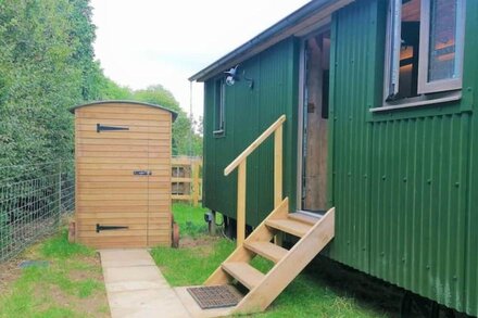 Luxury Shepherds Hut in beautiful Brisley for 2, nr North Norfolk