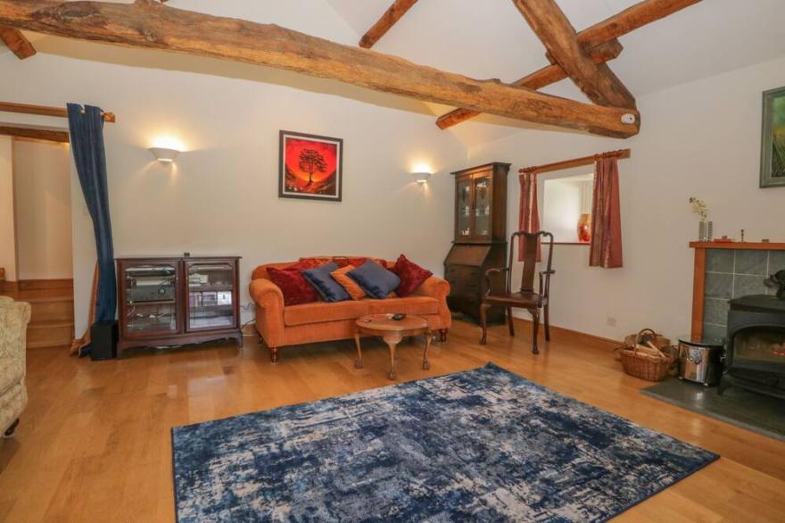 DRUMLINS, pet friendly, character holiday cottage in Lowick Green