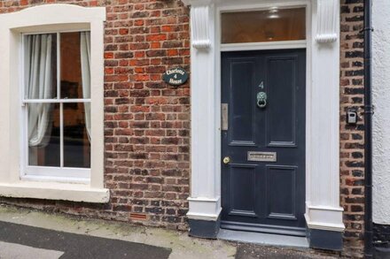 CHARLOTTE HOUSE, pet friendly, character holiday cottage in Whitby