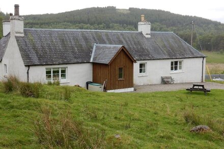 Peaceful Highland cottage sleeping 6 in comfort