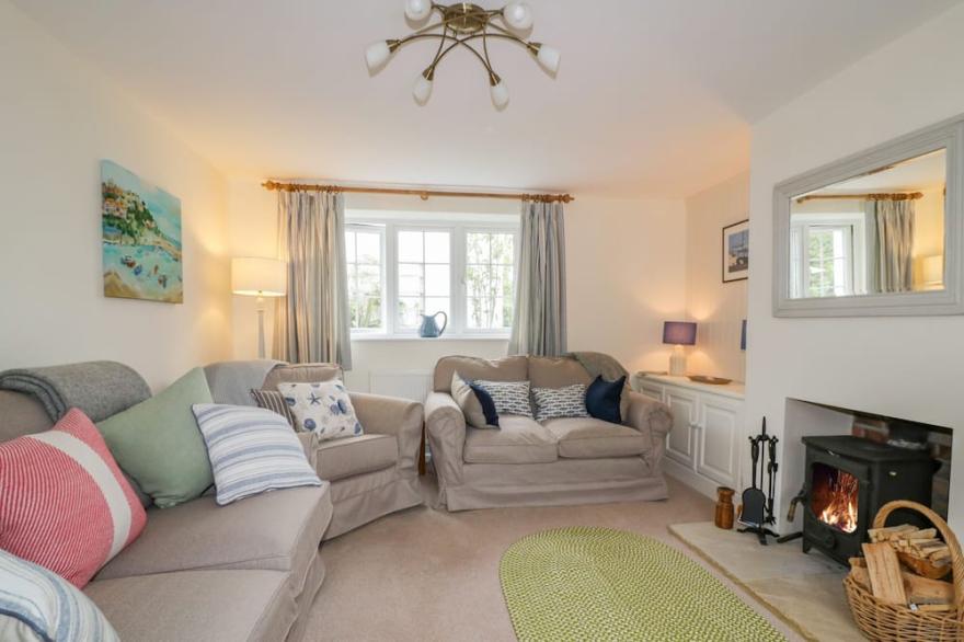 HOMELEA, pet friendly, character holiday cottage in Cubert