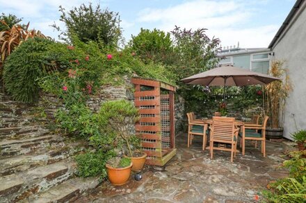 HOMELEA, pet friendly, character holiday cottage in Cubert