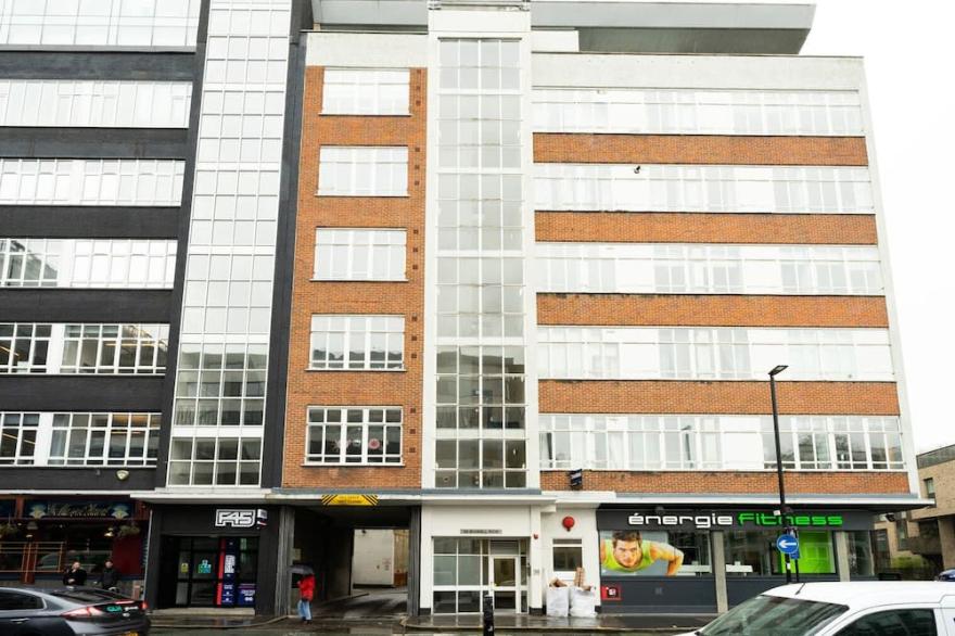 Charming Old Street 1BR, 5 min walk to Old Street Tube, by Blueground