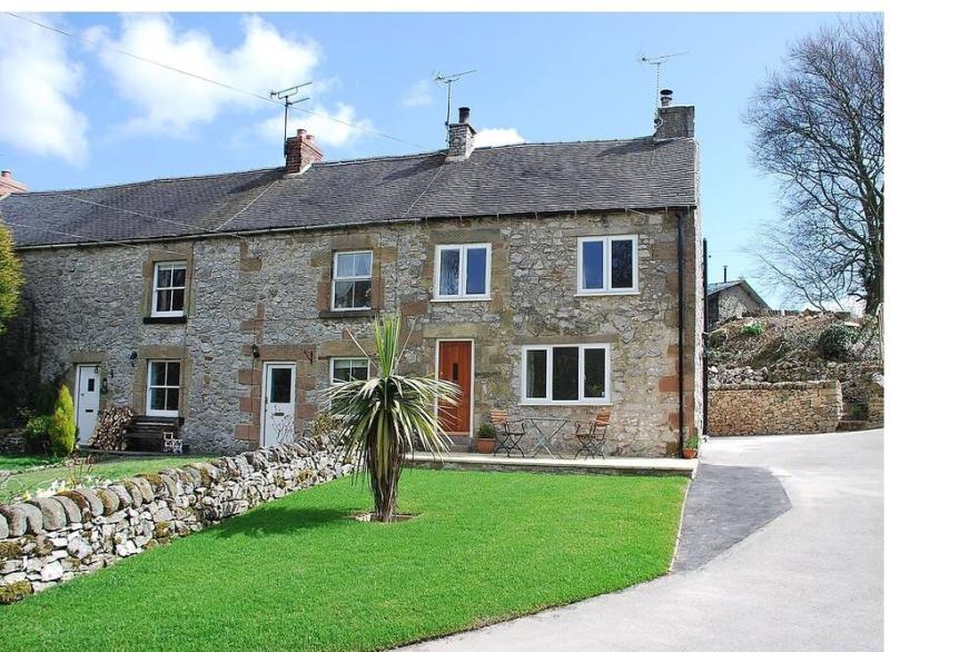 Cosy, stylish Derbyshire cottage, just a mile from Carsington Water