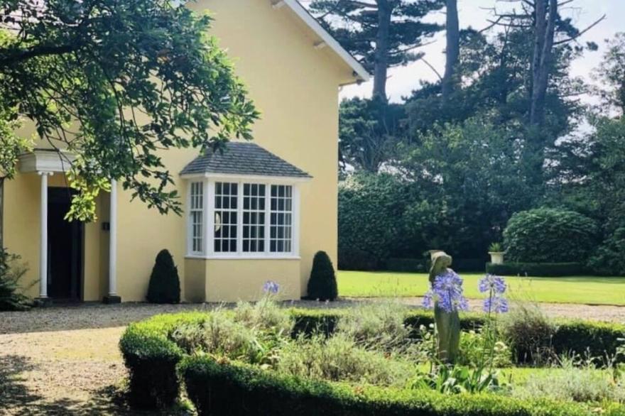 Georgian Residence In Private Grounds On Beautiful Llyn Peninsula Hot tub