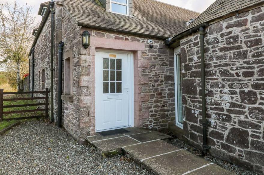 THE ROUNDHOUSE, Family Friendly, Luxury Holiday Cottage In Blackford