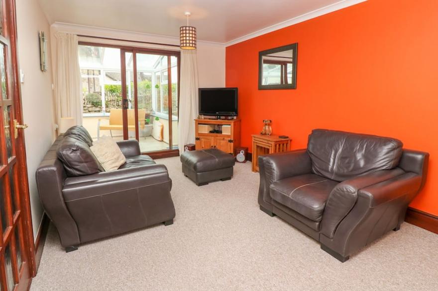 MOSSLEY COTTAGE, pet friendly, character holiday cottage in St Buryan