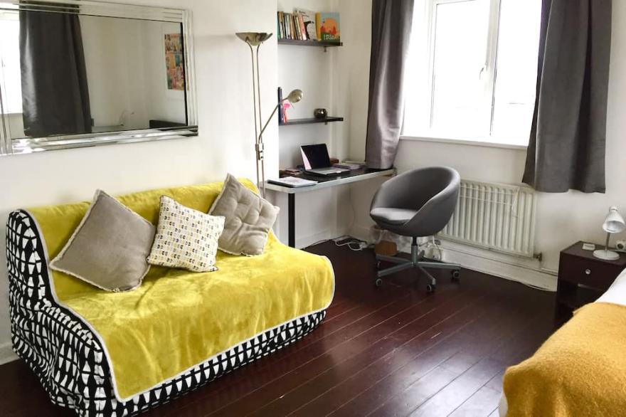 Quiet & Bright Studio In The Heart Of Famous Camden Town