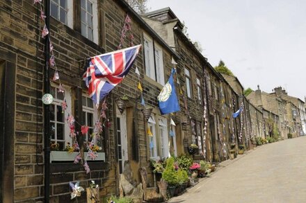 CHUFFING COTTAGE, family friendly, luxury holiday cottage in Haworth