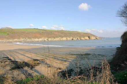 THE STABLE, BOSKENSOE BARNS, pet friendly in Mawnan Smith