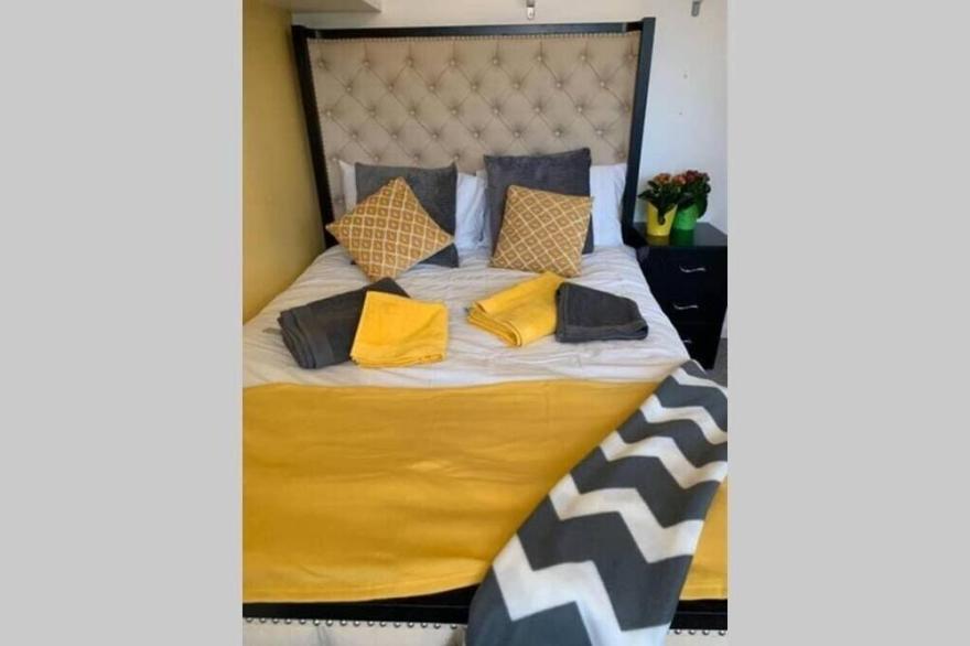Stunning Large 4 Bedroom - Coventry