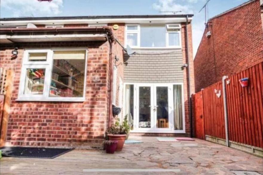 Stunning Large 4 Bedroom - Coventry