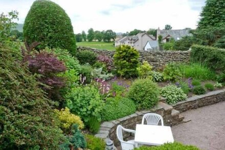 MEWS COTTAGE, with open fire in Pooley Bridge