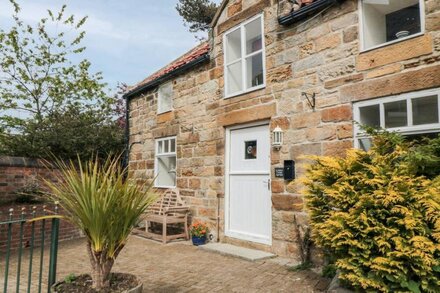 ST HILDA'S COTTAGE, pet friendly, with hot tub in Hinderwell