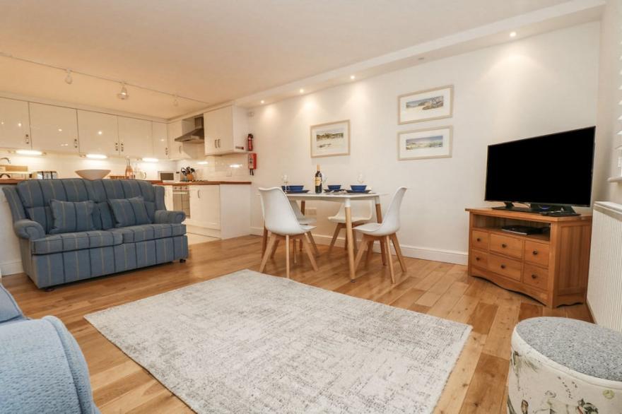 HARBOUR HOUSE APARTMENT, family friendly in Wadebridge