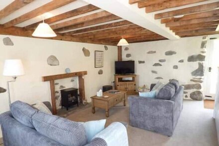 Y STABAL, family friendly, character holiday cottage in Criccieth