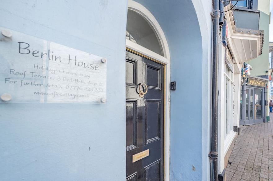 BERLIN HOUSE, Pet Friendly, Luxury Holiday Cottage In Tenby