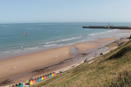 BROADINGS COTTAGE AT BROADINGS FARM, pet friendly in Whitby