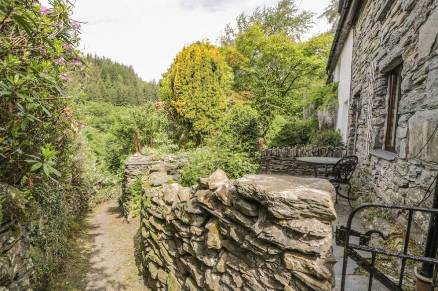 BRON OLAU, pet friendly, character holiday cottage in Maentwrog