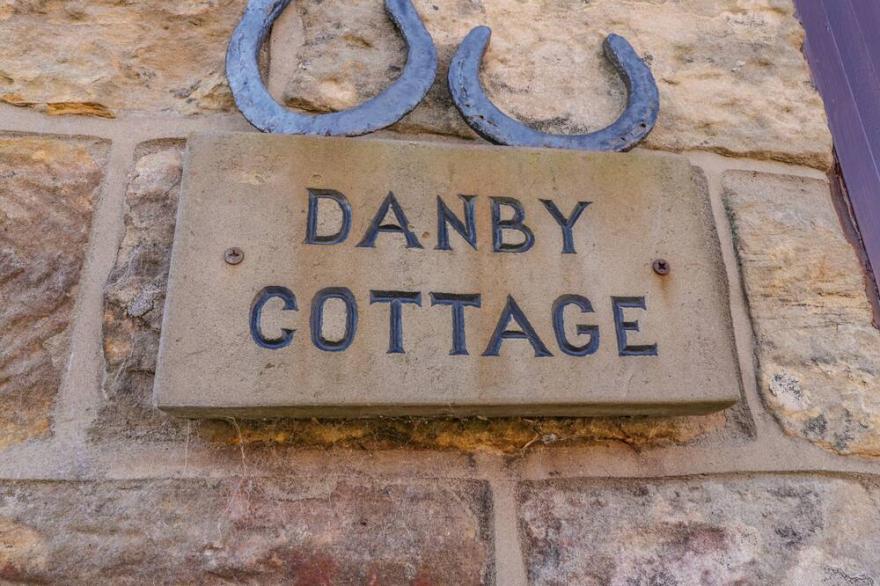 DANBY COTTAGE, Family Friendly, Character Holiday Cottage In Ruswarp