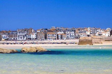 BREAKERS POINT, family friendly in St Ives