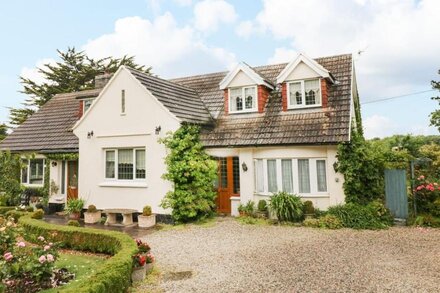 CLAIRE'S COTTAGE, family friendly, with a garden in Kilkhampton