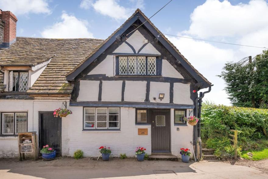 FERN HALL COTTAGE, Pet Friendly, With A Garden In Whitney-On-Wye