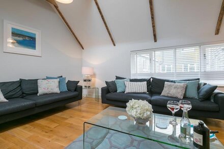 The Moorings, Back Road West - Contemporary Open Plan Cottage in St Ives Sleeps 8 Parking Available