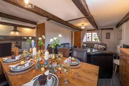 The Granary Converted Barn in a Beautiful Rural Location, hot tub, 4 Star gold