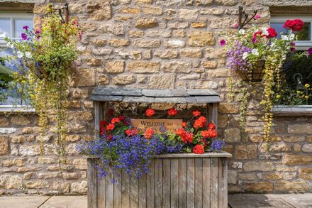 HAY BARN, pet friendly, luxury holiday cottage in Ingleton