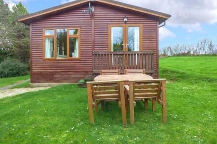 THE LODGE, family friendly, with a garden in Looe