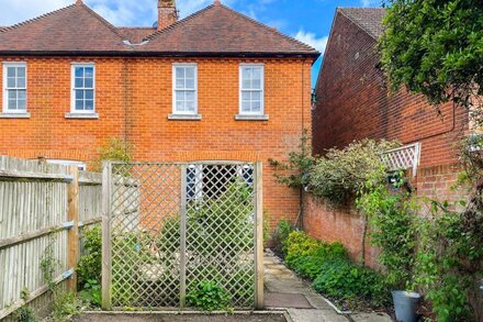 The Marlowe - Beautiful house in central Canterbury with Parking