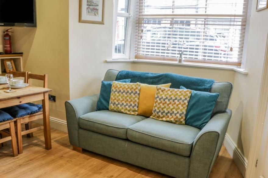 APARTMENT 6, Pet Friendly, Country Holiday Cottage In Whitby