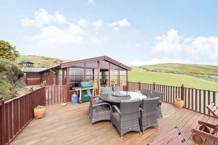 PENTREF, pet friendly, with a garden in Aberdovey