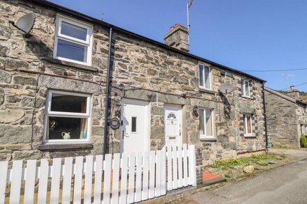 2 WHITE STREET, pet friendly, character holiday cottage in Penmachno