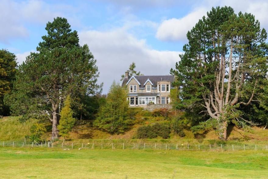 ALVEY HOUSE, Pet Friendly, With Open Fire In Newtonmore