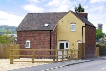 MANOR COTTAGE, pet friendly, with a garden in Ludlow